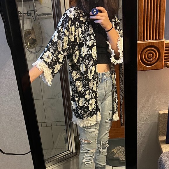 Roffe Accessories Floral Cardigan - Picture 3 of 3